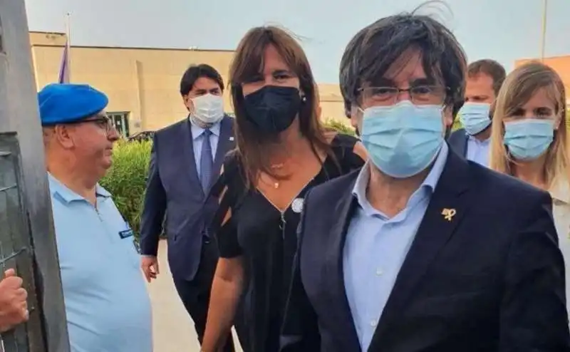 carles Puigdemont esce dal carcere