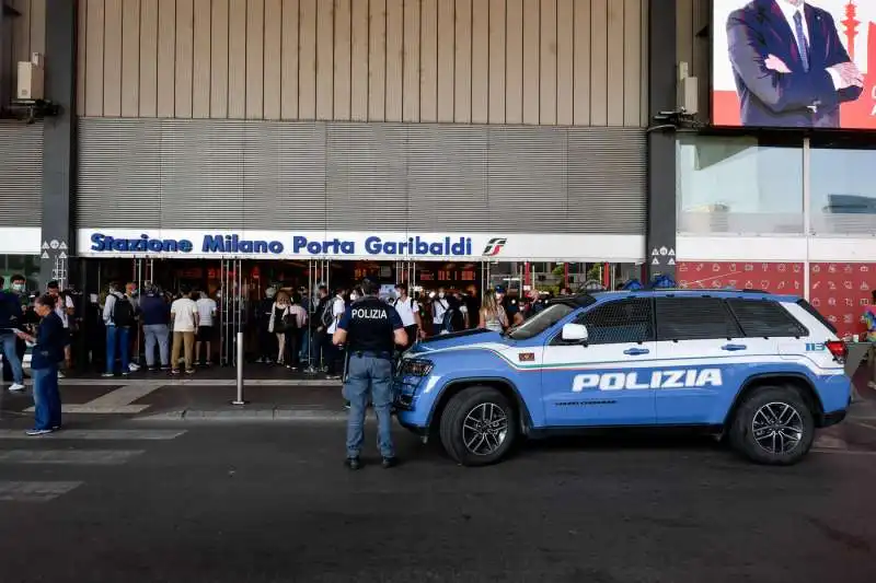 controlli green pass alla stazione di milano garibaldi 6