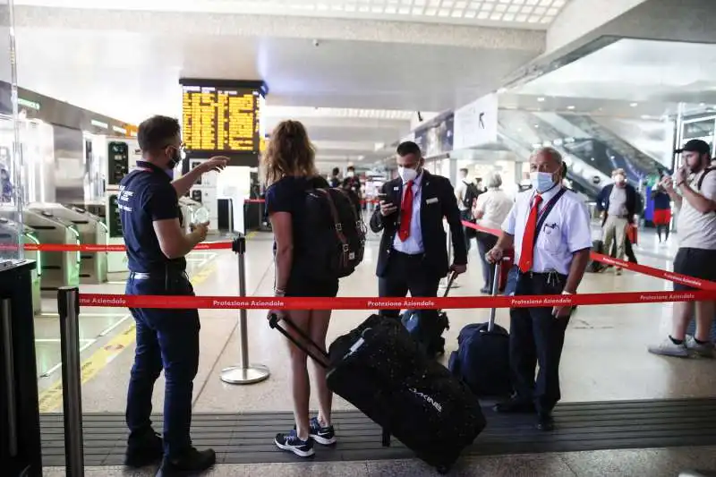 controlli green pass alla stazione di roma 2