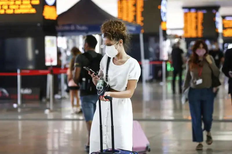 controlli green pass alla stazione di roma 4