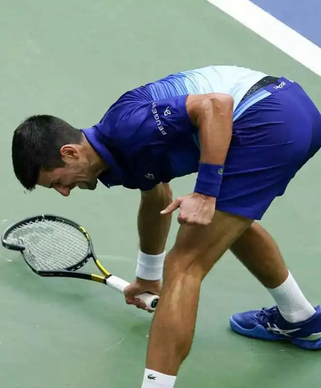 DJOKOVIC SPACCA LA RACCHETTA A NEW YORK