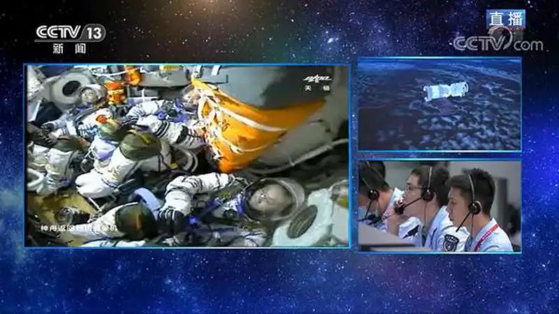 GLI ASTRONAUTI CINESI DELLA MISSIONE SHENZHOU 12  