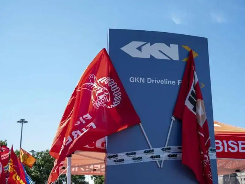 gli operai della gkn di firenze 1