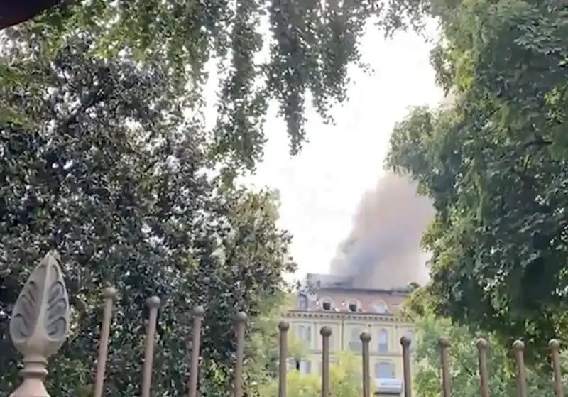 incendio in un palazzo in piazza carlo felice a torino   7