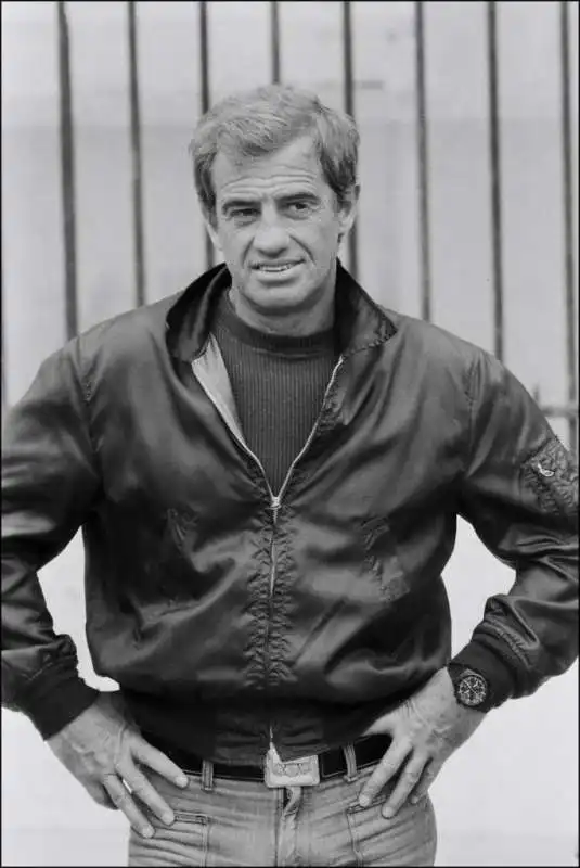 jean paul belmondo nel film le marginal, 1983 