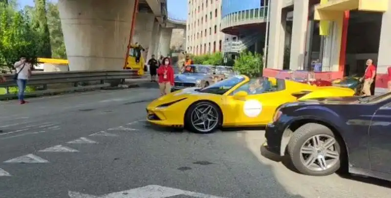 john elkann in ferrari a taormina 1