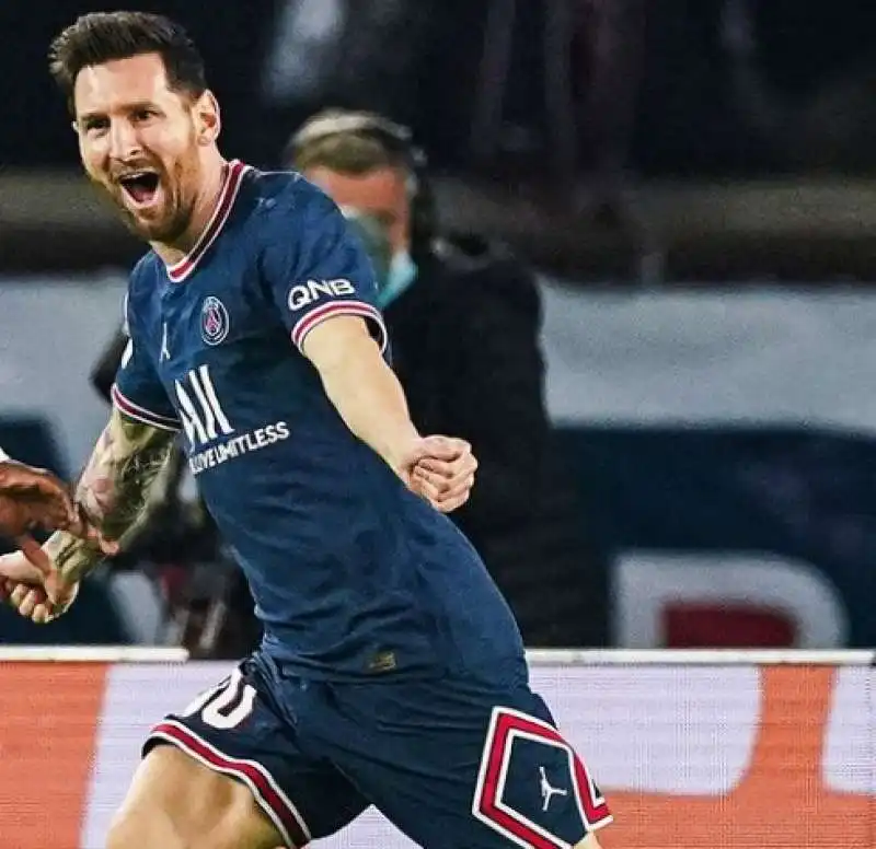 leo messi dopo il primo gol con il psg