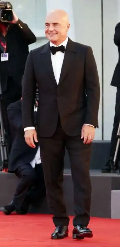 luca zingaretti in ermenegildo zegna xxx