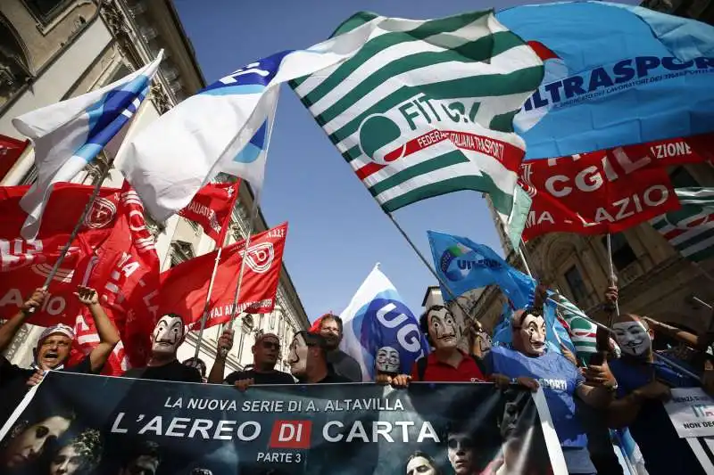 manifestazione dei lavoratori di alitalia a roma 13