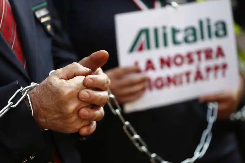 manifestazione dei lavoratori di alitalia a roma 24