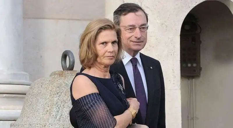 mario draghi con la moglie