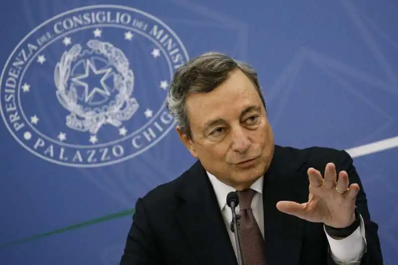 mario draghi  in conferenza stampa