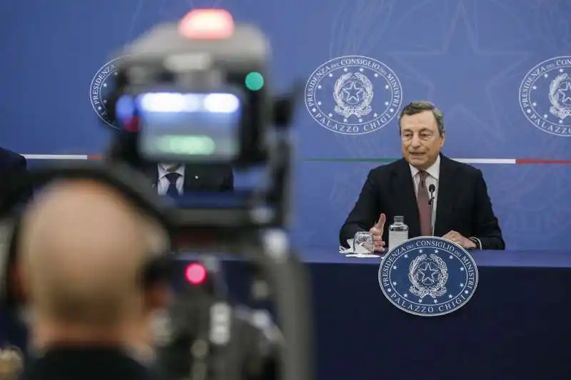 mario draghi in conferenza stampa 4