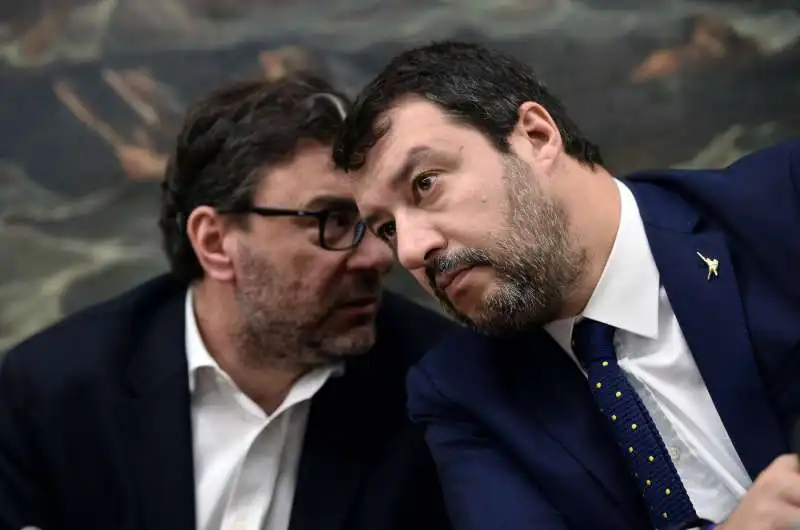 matteo salvini e giancarlo giorgetti 8