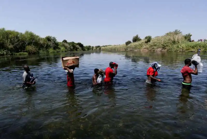 Migranti frontiera Messico Usa