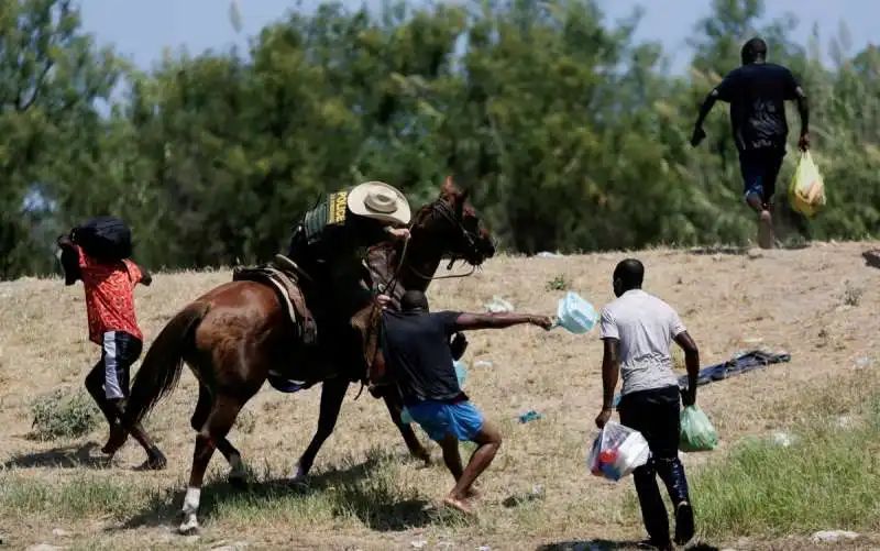 Migranti frontiera Messico Usa