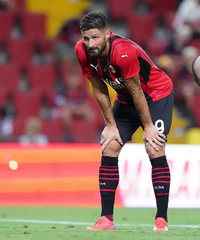 olivier giroud attaccante del milan 7