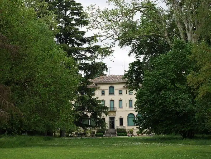 parco di villa magnani