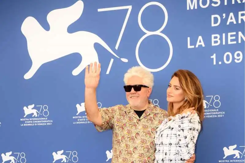 pedro almodovar penelope cruz   venezia 2021