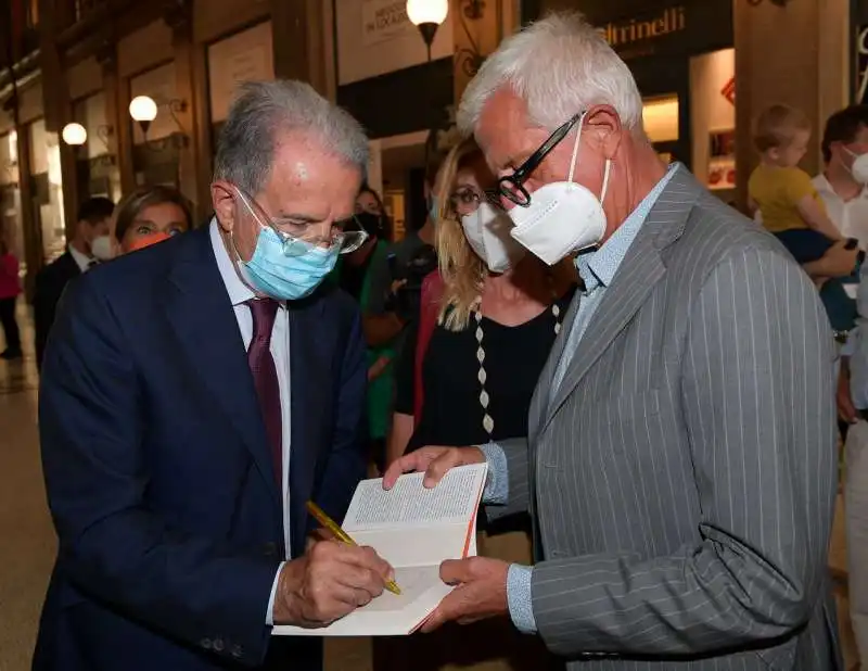 romano prodi firma il libro a giuliano giubilei  foto di bacco