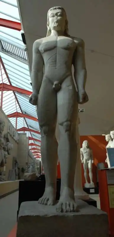 sounion kouros long shot