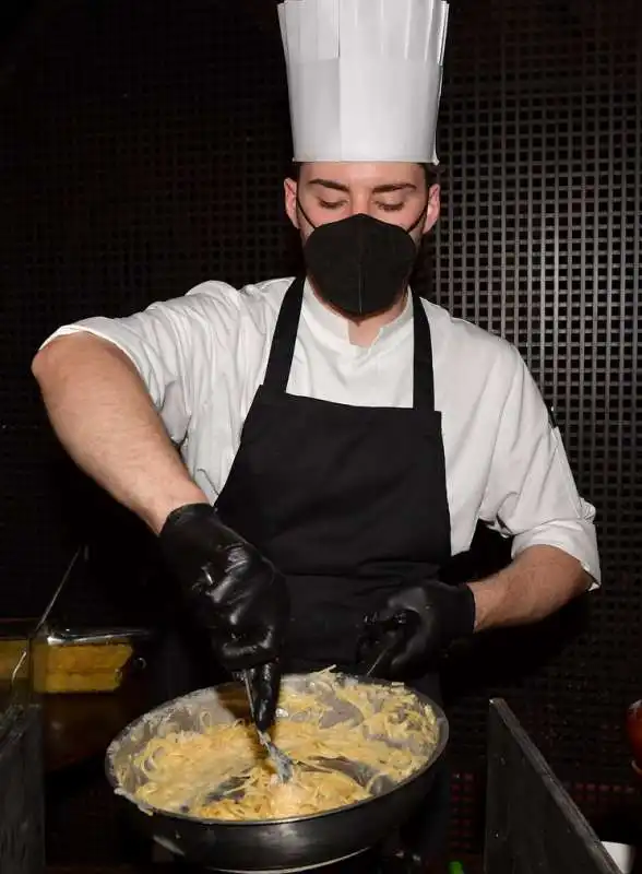 tagliolini cacio e pepe per gli ospiti