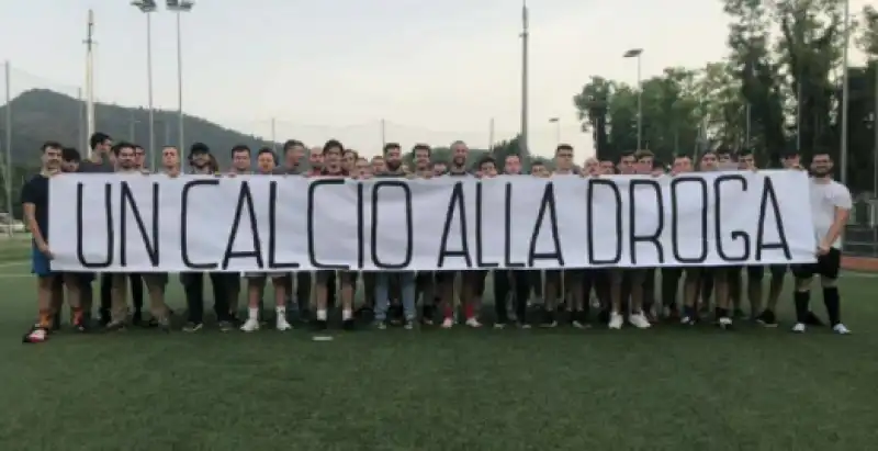 un calcio alla droga