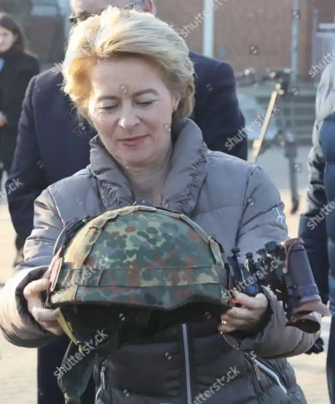 ursula von der leyen sogna l esercito europeo 