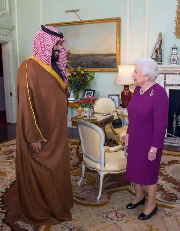 BIN SALMAN CON LA REGINA ELISABETTA 