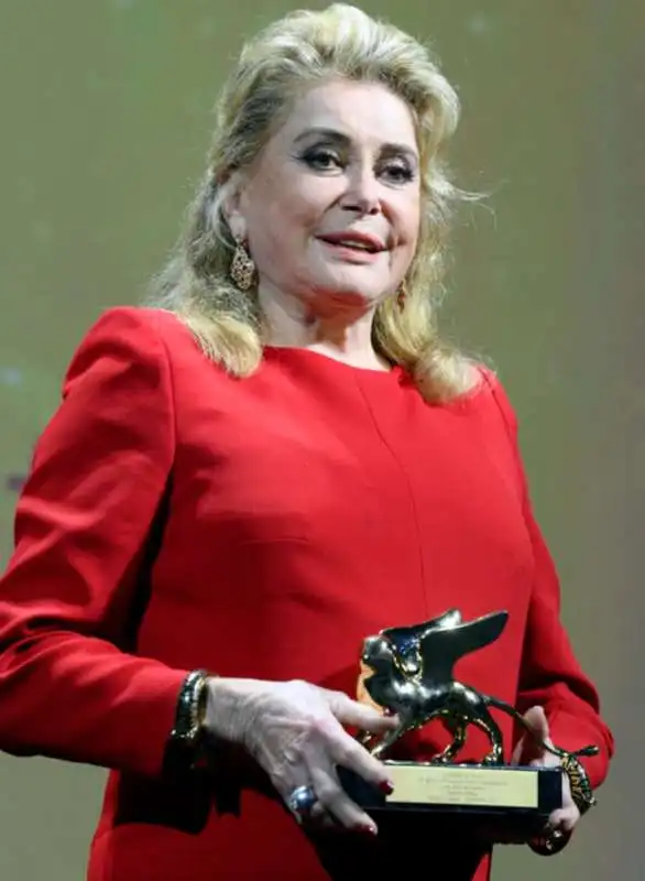 catherine deneuve 17