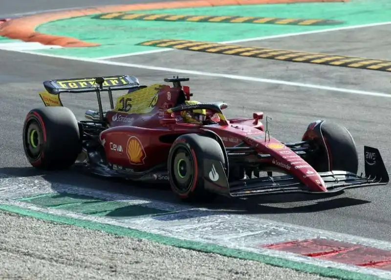 charles leclerc   ferrari   pole a monza 2022   4