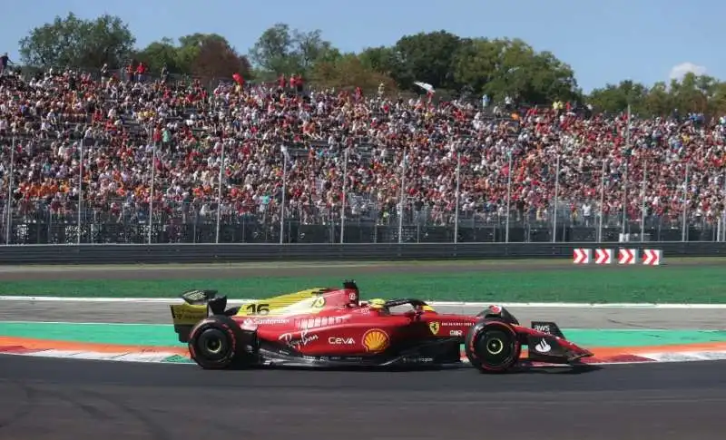 charles leclerc   ferrari   pole a monza 2022   5