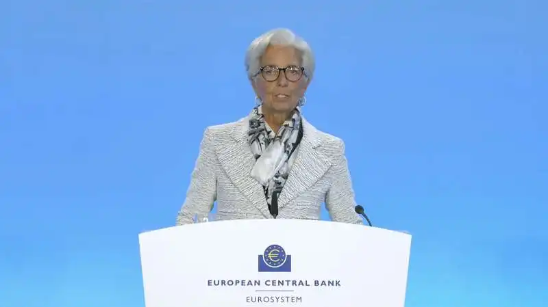 CHRISTINE LAGARDE ANNUNCIA IL RIALZO DEI TASSI 