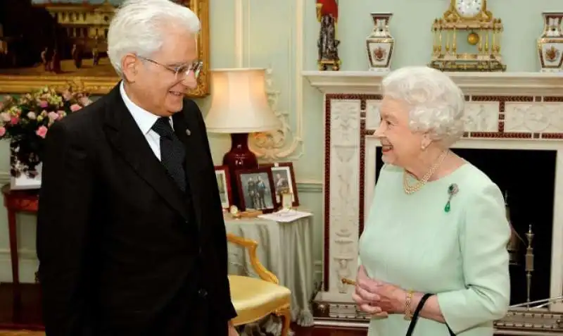 Elisabetta II con Sergio Mattarella