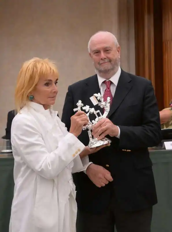 franca gonella premia umberto croppi  foto di bacco