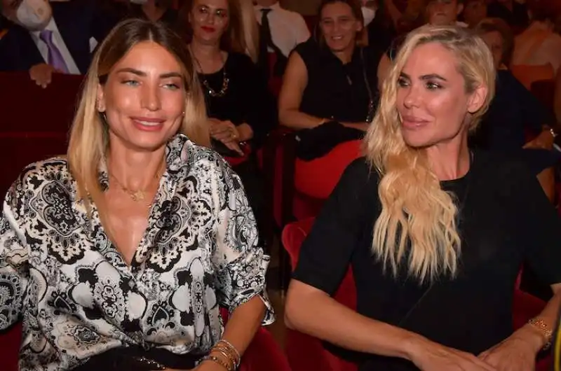 Ilary Blasi e Amica al Teatro dell Opera  foto Di Bacco