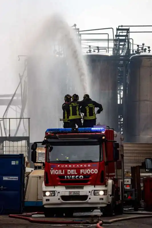 incendio alla nitrolchimica a san giuliano milanese   20