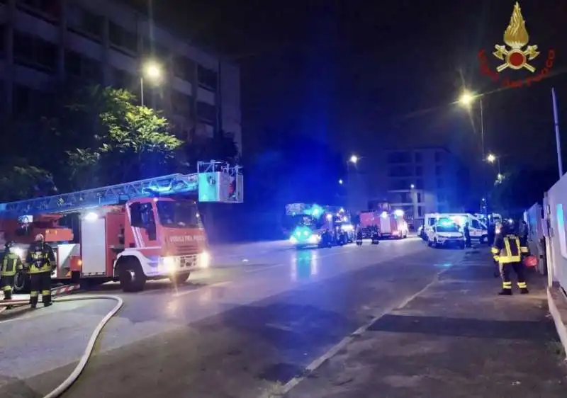 incendio alla nitrolchimica di san giuliano milanese   3