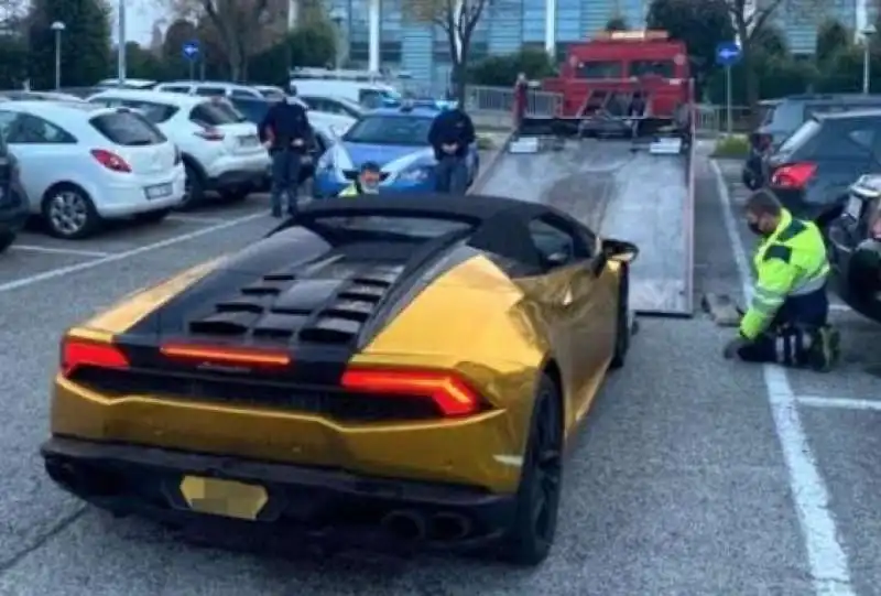 LA LAMBORGHINI SEQUESTRATA AL BROKER ARRESTATO