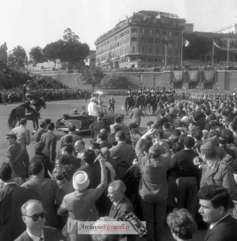 le quattro visite della regina elisabetta ii a roma 36