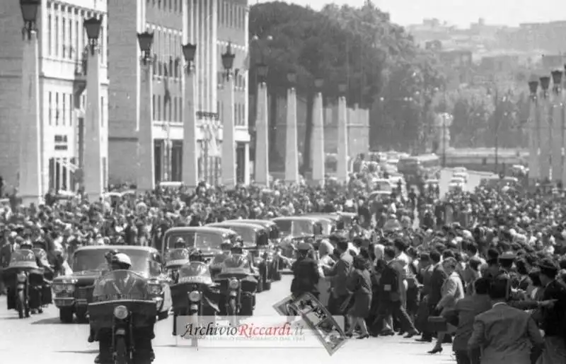 le quattro visite della regina elisabetta ii a roma 46