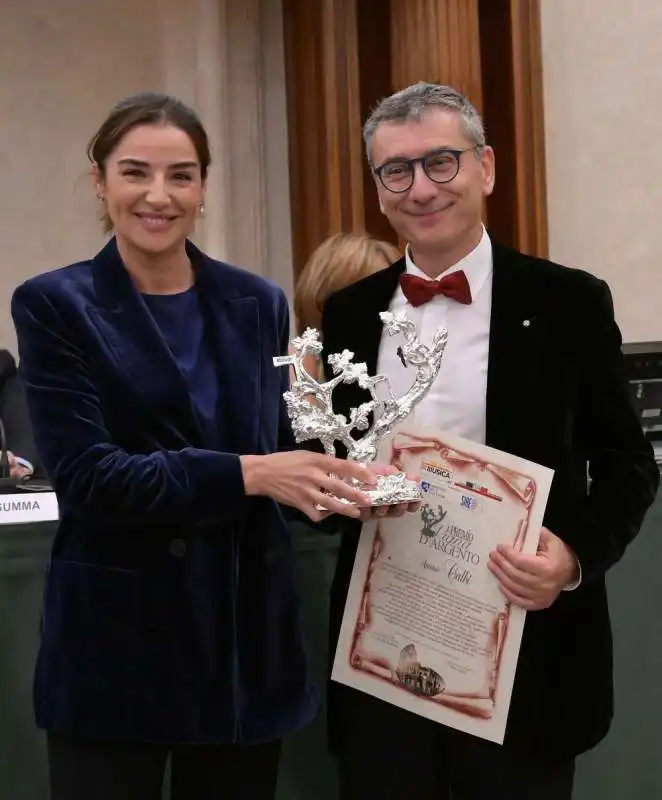 luisa ranieri premia antonio calbi  foto di bacco