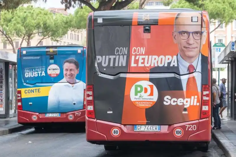 MANIFESTI DI CONTE E LETTA SUGLI AUTOBUS