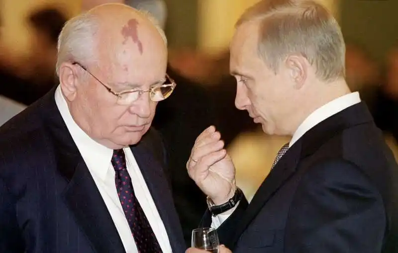 mikhail gorbaciov e vladimir putin 