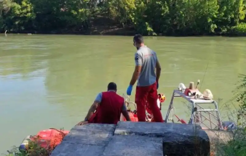 mucca recuperata nel tevere a roma