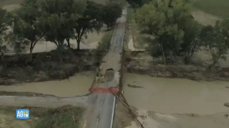 ponte crollato a barbara marche 5