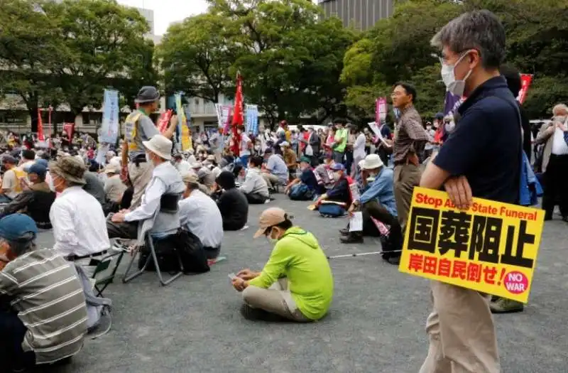 proteste funerali shinzo abe 1