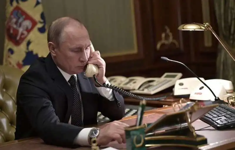 putin al telefono