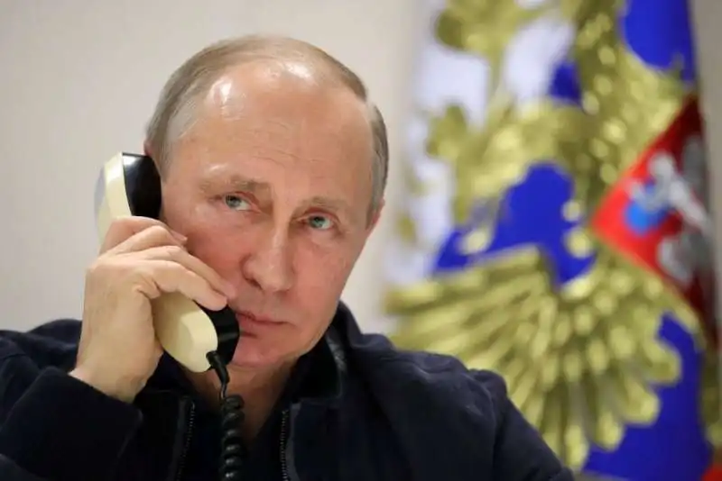 putin al telefono 