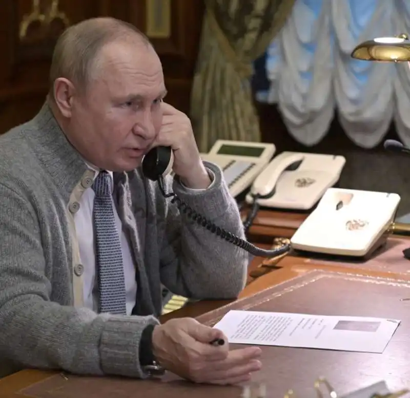 putin al telefono 